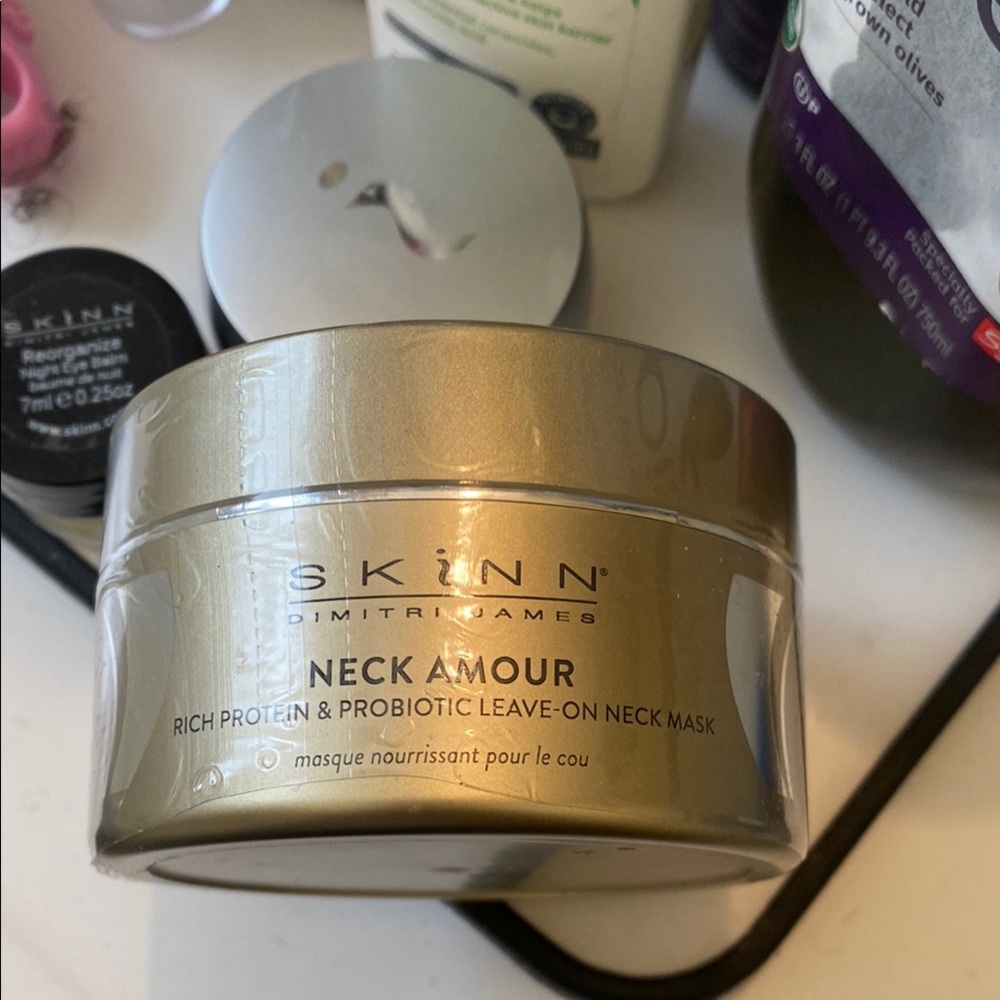SKINN Neck Amour Leave-On Neck Mask